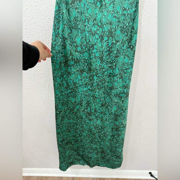 Banana Republic STRETCH-SATIN TWISTED OPEN-BACK MAXI DRESS Size 2 NWT - Picture 5 of 10